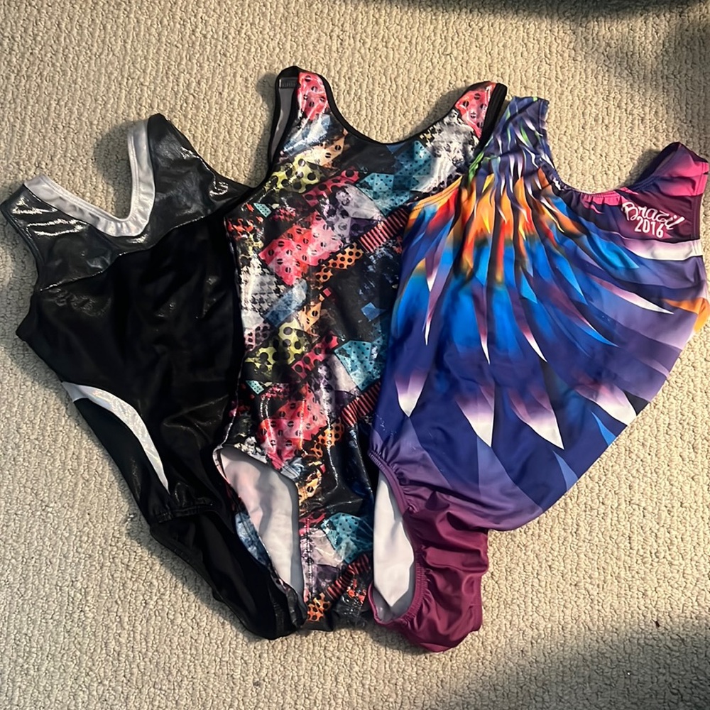 pack of 3 gymnastics leotards SIZE: Adult small